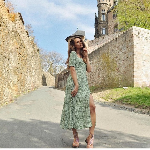 H&M Floral print puff sleeve dress - Picture 2 of 5